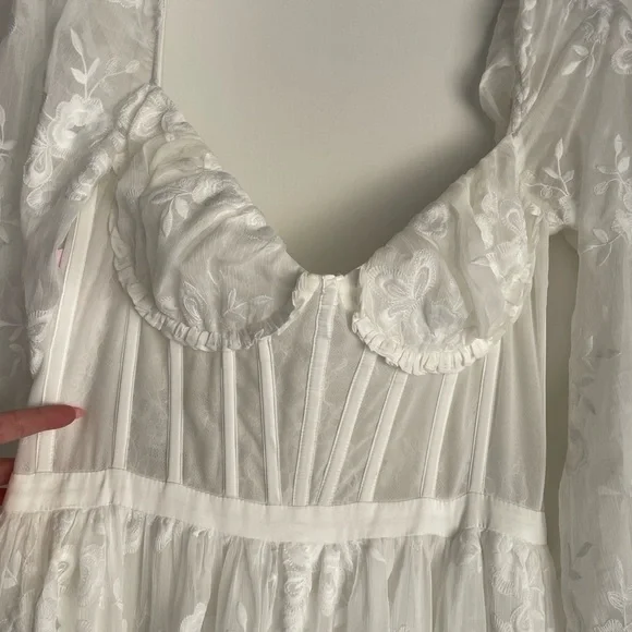 V. Chapman Ivory Lace Corset Dress - Picture 2 of 9
